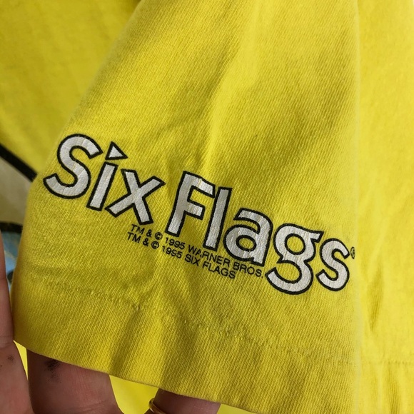 Vintage 1995 tweety bird XXL six flags t shirt 687 - Picture 4 of 12